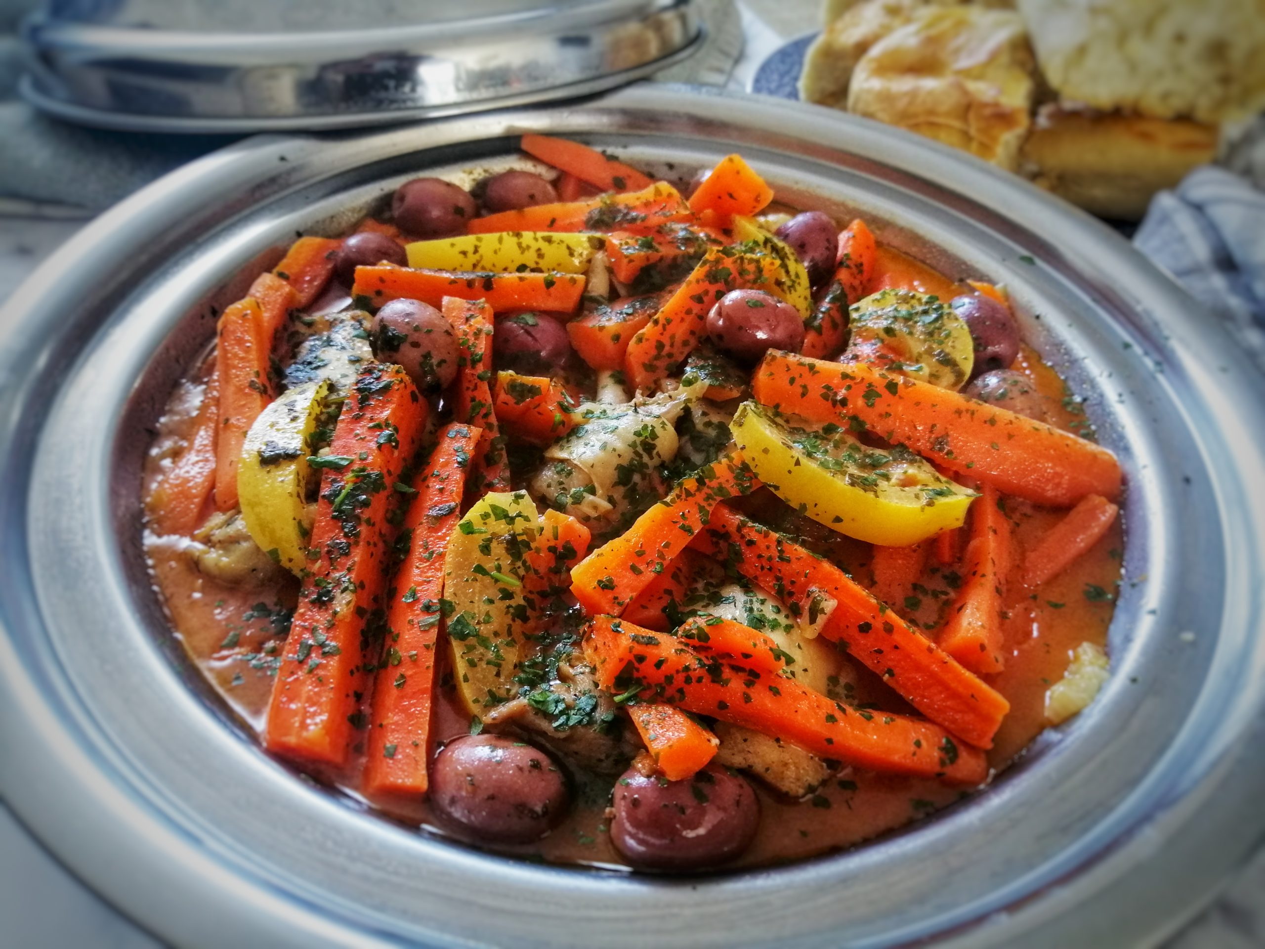Un tajine de carottes rainbow, olives et citron à la façon NOUS