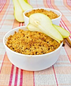 Crumble anti-gaspi aux poires amandine